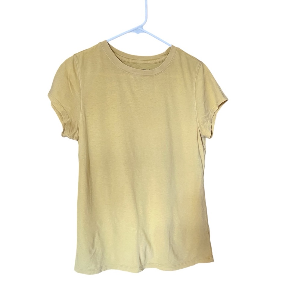 Universal Thread Yellow t-shirt, women’s, medium, 100% cotton